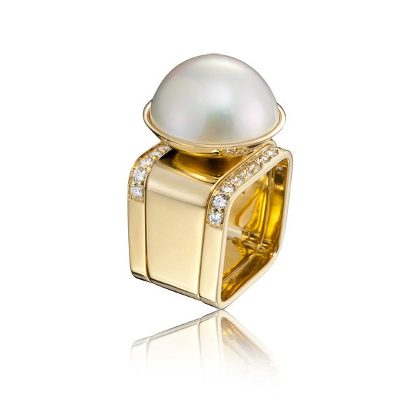 Pearl Square Ring 18ky 18mm with guard rings